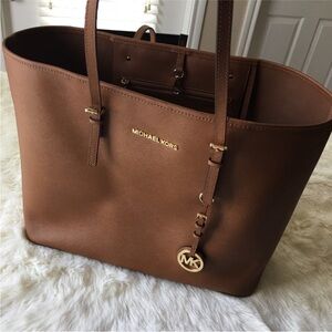 MICHAEL Kors Large Jet Set brown saffiano leather tote